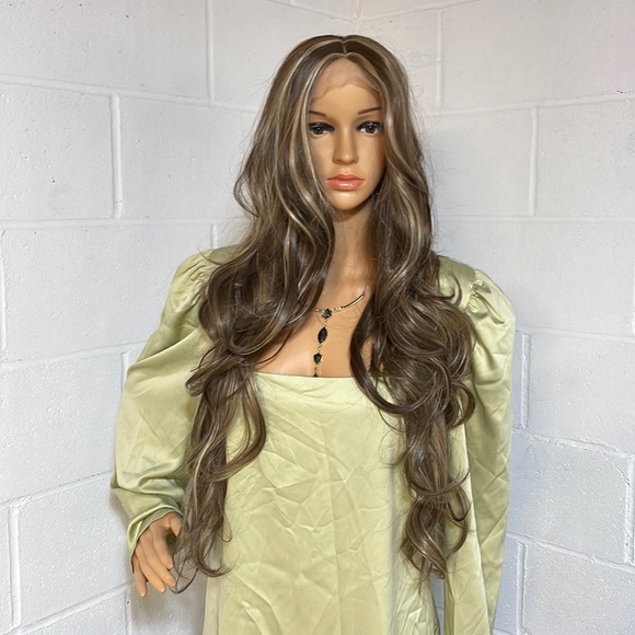 NWT 30” stunning caramel bronde highlighted long loose waves Barbie Insta wig - Picture 9 of 16